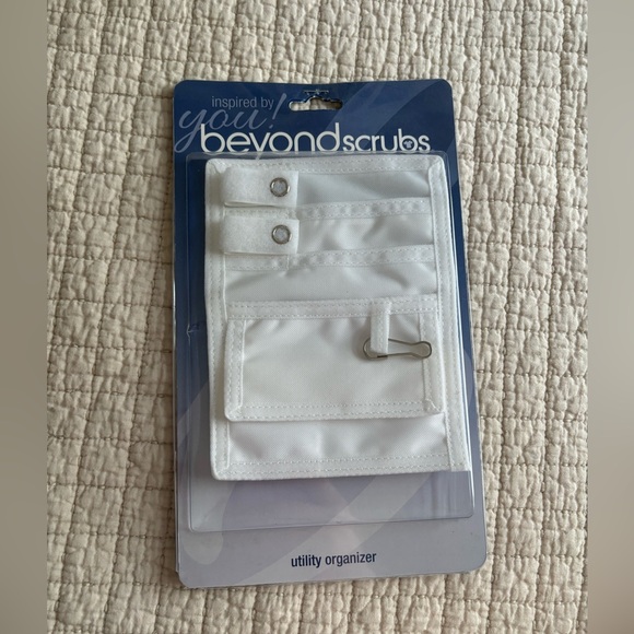 NWT Women’s White Lab Coat with organizer - Picture 6 of 6